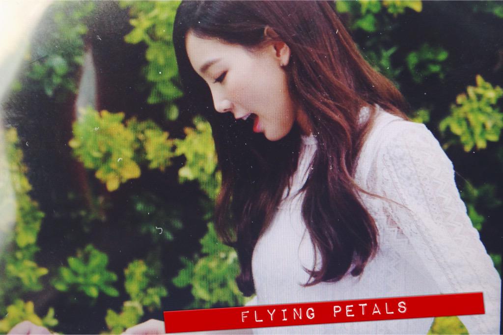 [PIC][23-04-2015]TaeYeon ghé thăm cửa hàng mỹ phẩm "NATURE REPUBLIC" ở Myeongdong vào trưa nay CDQIMiiUsAAt4_w