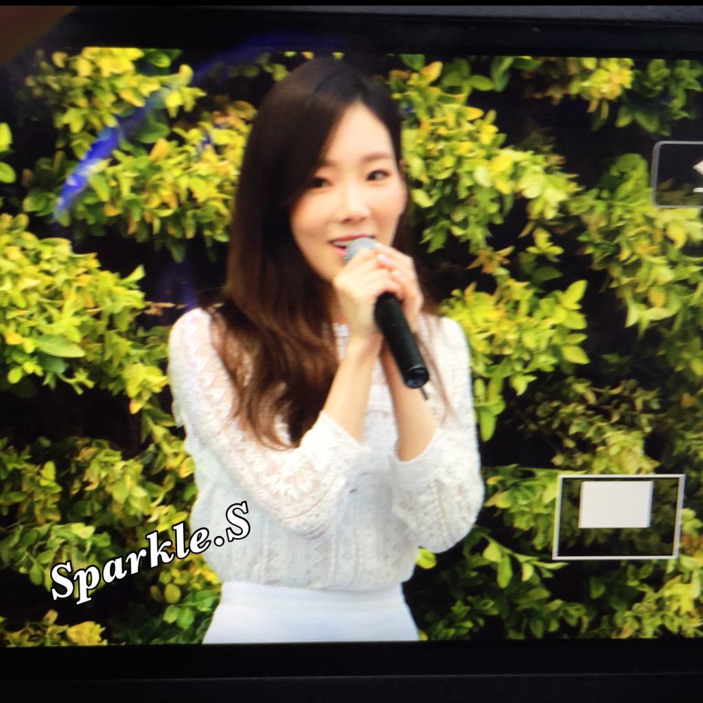 [PIC][23-04-2015]TaeYeon ghé thăm cửa hàng mỹ phẩm "NATURE REPUBLIC" ở Myeongdong vào trưa nay - Page 3 CDQK7NQUEAA6DGE