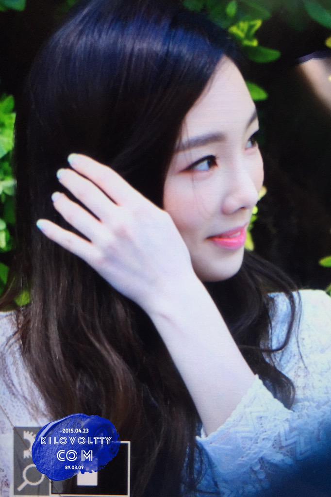 [PIC][23-04-2015]TaeYeon ghé thăm cửa hàng mỹ phẩm "NATURE REPUBLIC" ở Myeongdong vào trưa nay CDQNmjcUkAA5Vf4