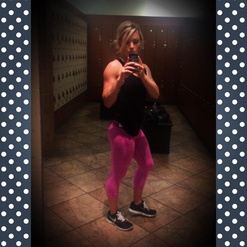 LuckyLynzee's tweet photo. Double session day!! #legday #fitfam #fitness #fitnessmotivation #girlswholift #gymrat http://t.co/HJ6klhzjB8