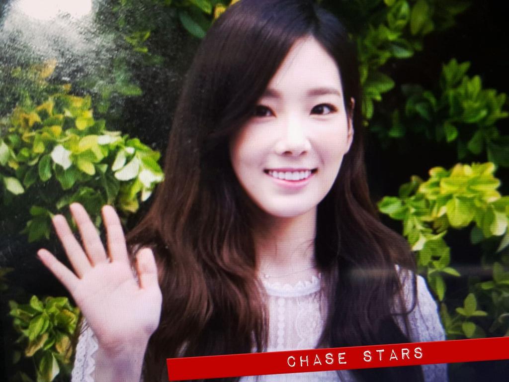 [PIC][23-04-2015]TaeYeon ghé thăm cửa hàng mỹ phẩm "NATURE REPUBLIC" ở Myeongdong vào trưa nay - Page 2 CDQRYX-UUAEOI_D