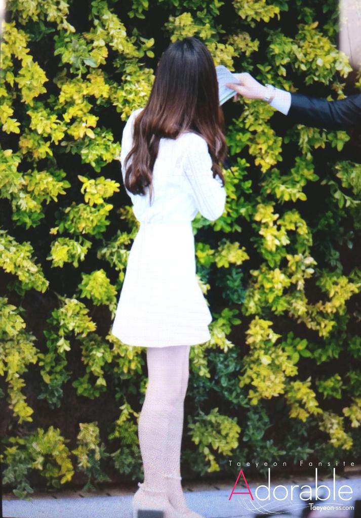 [PIC][23-04-2015]TaeYeon ghé thăm cửa hàng mỹ phẩm "NATURE REPUBLIC" ở Myeongdong vào trưa nay CDQS-MDUEAAHqd2