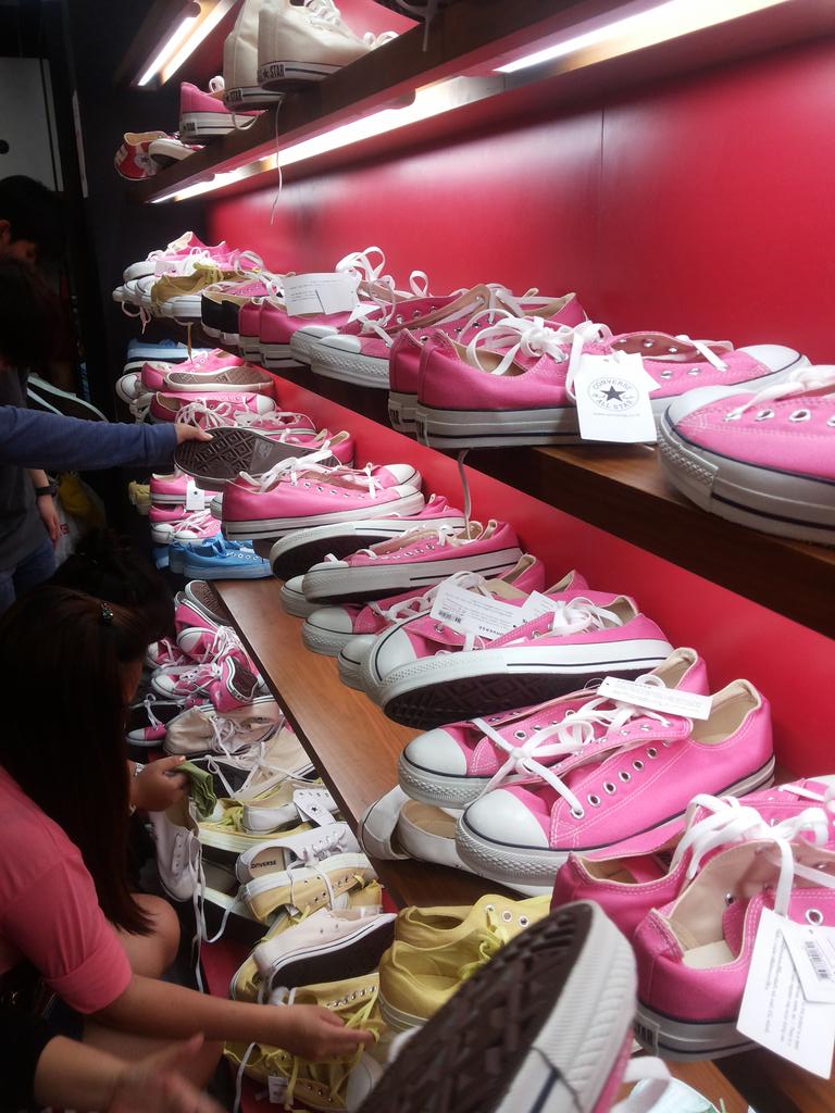 SantamonWanchai's tweet image. วันนั้นซื้อ1200 วันนี้เหลือ 300 จ่ะ 5555555 #สยามดิส