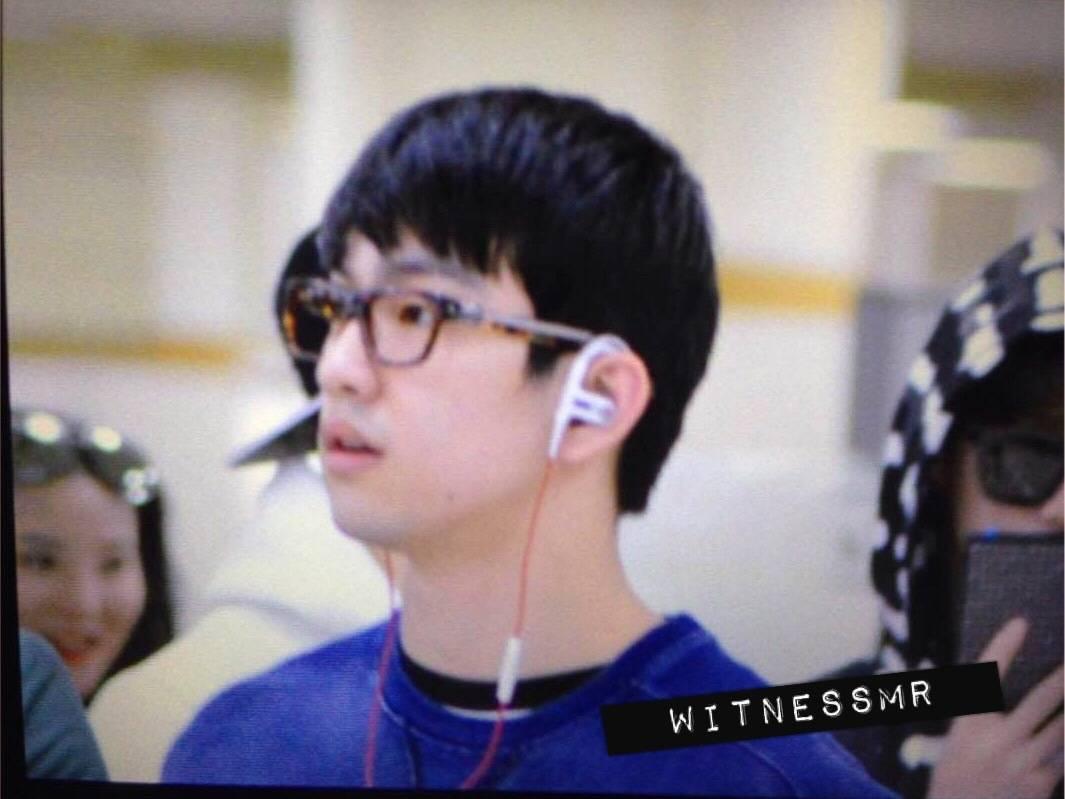 WitnessMr's tweet photo. 150423 GIMPO AIRPORT #GOT7 #Mark #Jr http://t.co/rOnvXW2b6A