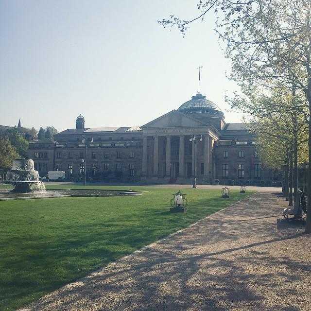 katha_strophal's tweet photo. Wiesbaden am Morgen - wir haben gerade die Fotos für #GermanCurves am Sonntag gemacht 😊 //… http://t.co/PLYWzStS8l http://t.co/NHjuDyTbSv