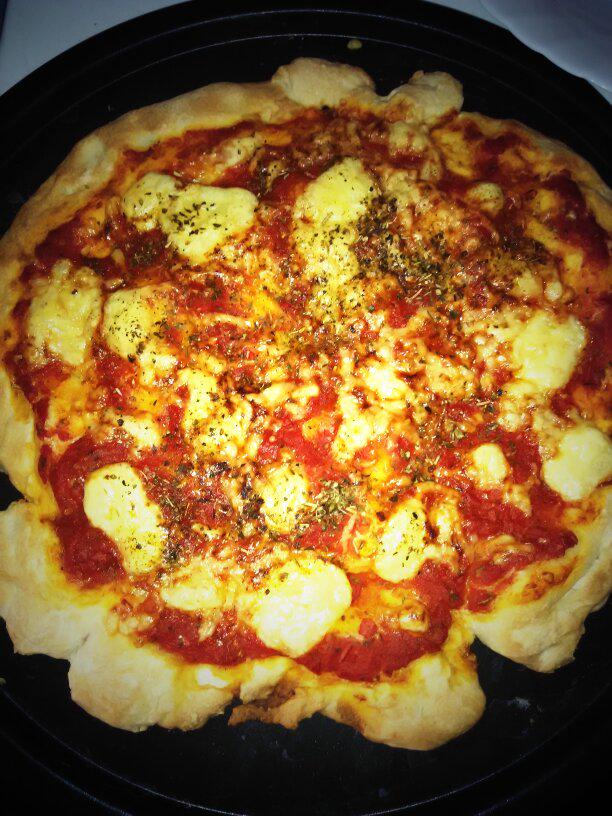 Raevinsky's tweet photo. good morning, I made pizza. Who wants some? :3 #pizzapanda http://t.co/FkiriZjDaP