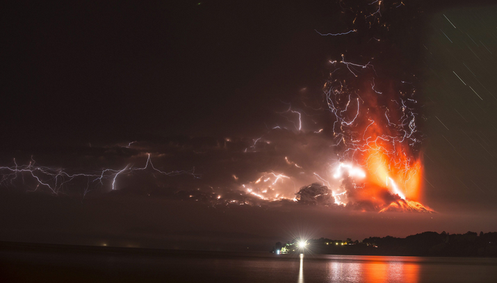 Amy_Greenbank's tweet photo. Chile volcano blows its top after remaining dormant for decades @SkyWeatherAUS http://t.co/SnDBDEfqmy