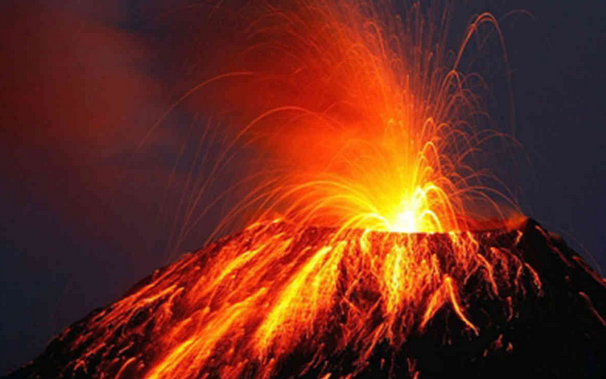 Amy_Greenbank's tweet photo. Chile volcano blows its top after remaining dormant for decades @SkyWeatherAUS http://t.co/SnDBDEfqmy