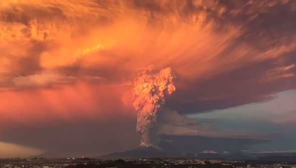 Amy_Greenbank's tweet photo. Chile volcano blows its top after remaining dormant for decades @SkyWeatherAUS http://t.co/SnDBDEfqmy