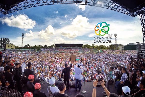 infobandung's tweet photo. 20.000 Pemain Angklung Antarkan Bandung Pecahkan Rekor Dunia http://t.co/NIuWJccMRJ via @infobandung http://t.co/x3u8sPIiW2