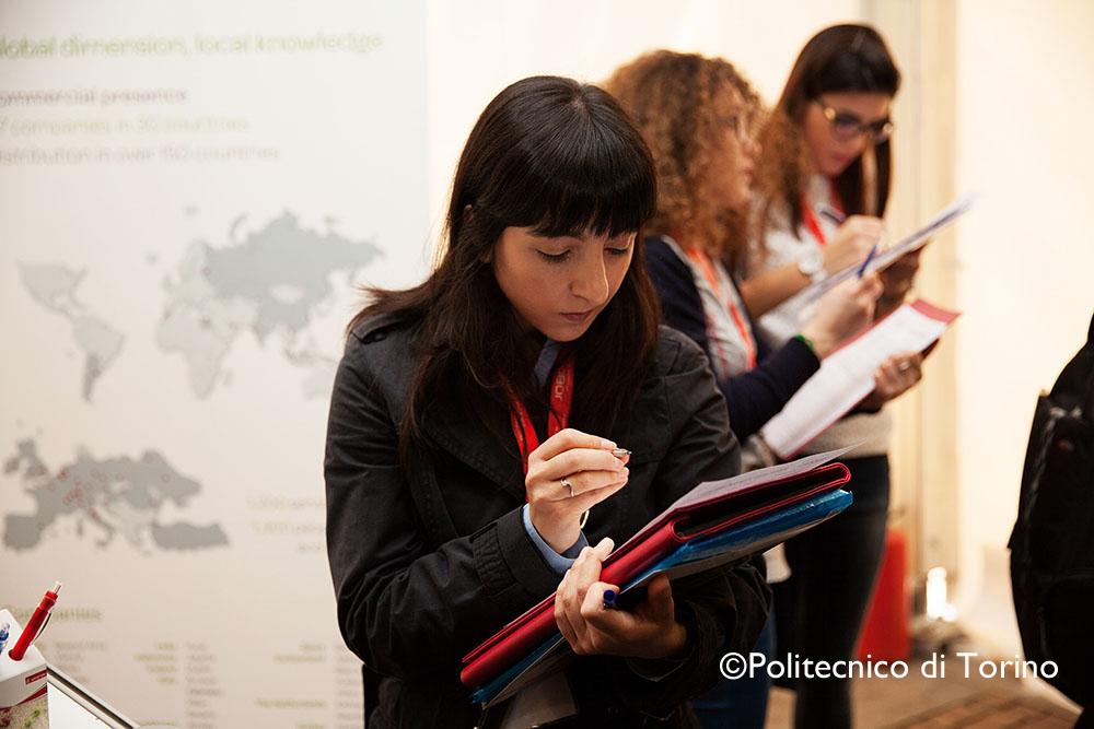PoliTOnews's tweet photo. Oggi al #CareerDay ti aspettano presentazioni aziendali, colloqui individuali e CV checking: non mancare! #OaF2015 http://t.co/8moXI5ImYG
