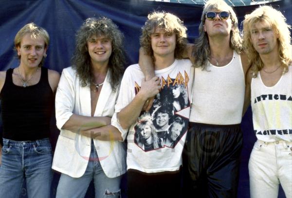 cindy_jagger's tweet photo. My fave 5 piece band.. @DefLeppard  #HappyBirthdaySteveClark  #RIPWhiteLightning http://t.co/lLrazxubg5