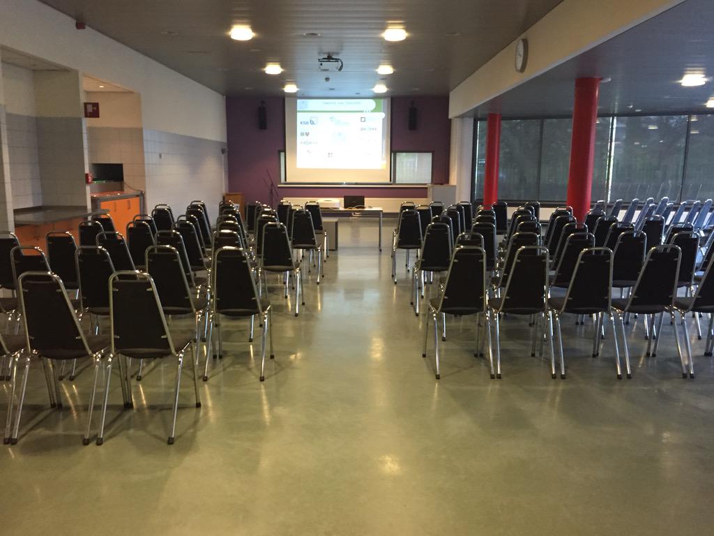 vriendenvhdatac's tweet photo. Over 10 minuten gaan we beginnen! #Vriendenvhdatacenter http://t.co/ULieCjmrw9