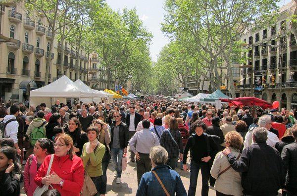 LaVanguardia's tweet photo. #SantJordiLV ¿Ya tienes pensado tu libro para #SantJordi? Aquí estarán los autores http://t.co/r3bF18gXpO http://t.co/KQqoQI0oIl