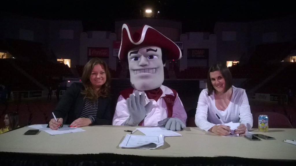 Sam_Minuteman's tweet image. #TBT to being a judge during the #UMassGreekWeek lip sync contest!👍🏻🎤