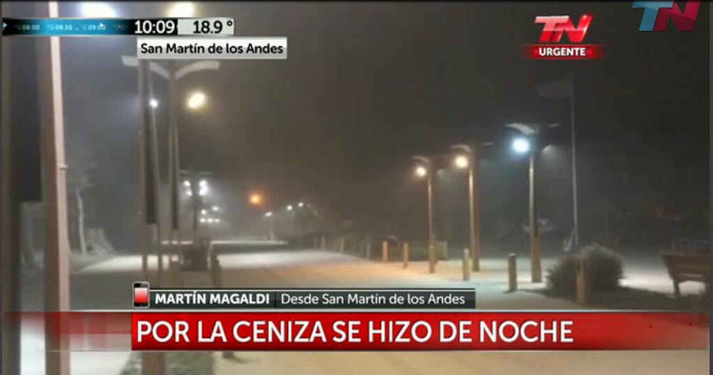 tv_mauricio's tweet image. En San Martin de Los Andes, Argentina, AHORA está de noche por las cenizas..  -via @Aire_Sur_Chile