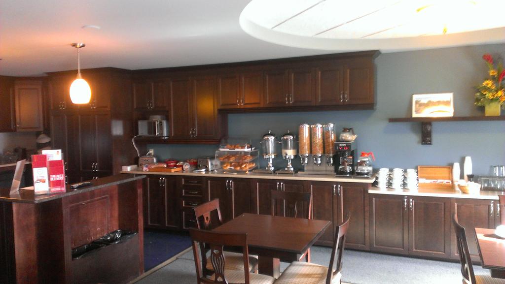 SOH_2015's tweet photo. Great breakfast at the River Rock inn. Very nice hotel!! http://t.co/nxQx6Q26eA