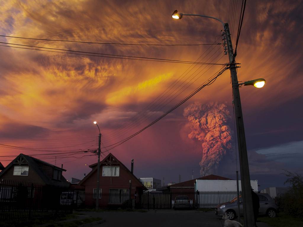 Independent's tweet photo. This is what Chile looks like, right now http://t.co/g4kyC8y2Kl http://t.co/bpMoyL2SQY