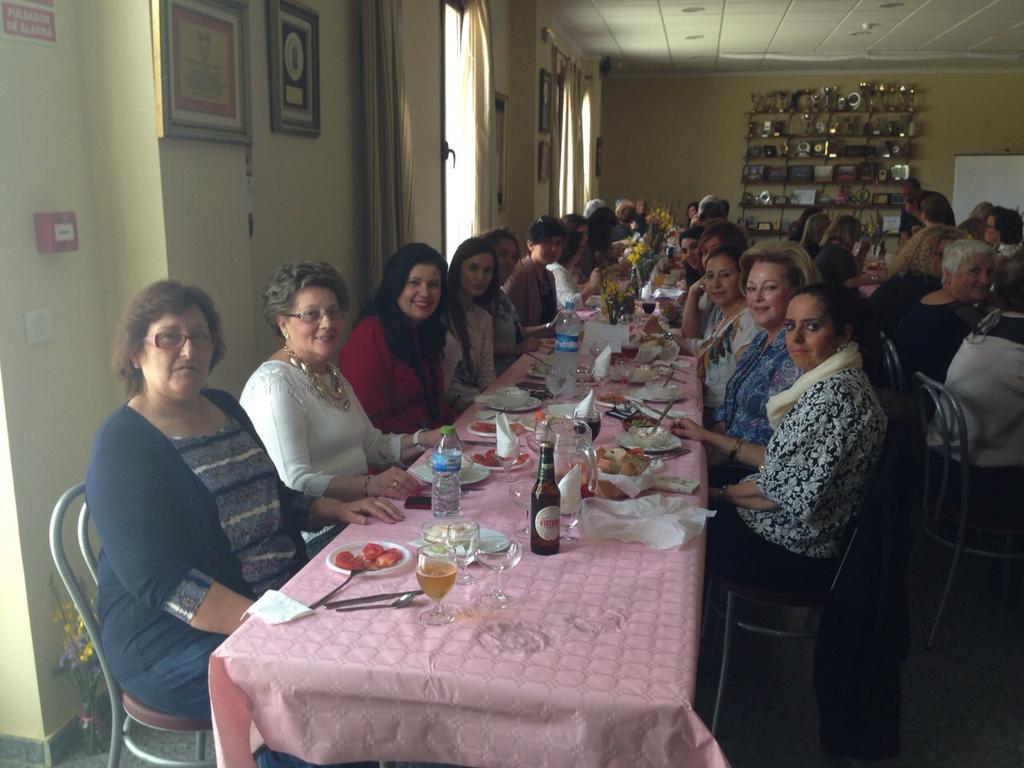 FMPLaAlcazaba's tweet photo. Comida de Mujeres Finca La Palma @fincalapalma @EvaSanchezTeba @ElisaBailen @lourdesalda @maytegm90 @Nine_Maza http://t.co/igoWv3siV7