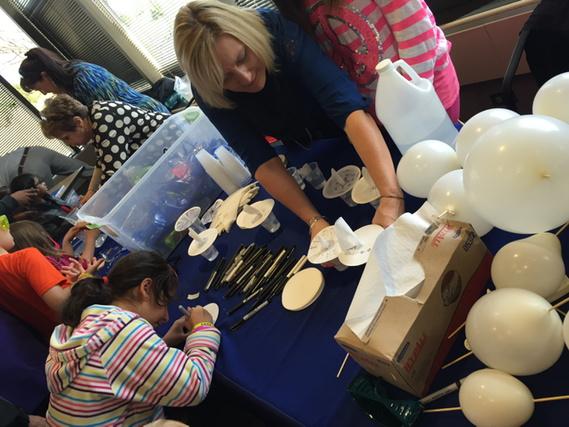 SarahKToulouse's tweet photo. My daughter and I are getting our science on at the #Bayer Take Your Child To Work Day #BayerMSMS #STEM http://t.co/HDQdJIsSUN