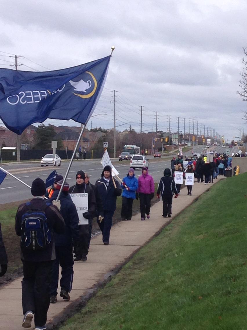 naomiparness's tweet photo. There are about 750 teachers picketing outside school board teachers from other boards will come around lunch #OSSTF http://t.co/4bNf92s6o9