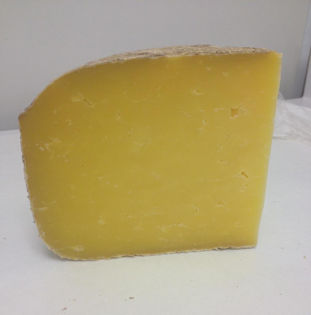 GraftonCheese's tweet photo. Golden-delicious Queen of Quality cheddar. #perfect #vtcheese #queenofquality http://t.co/YIIA2dDFDj