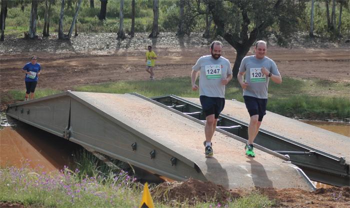 Casi un millar de deportistas apoyan a <a href="/CruzRojaEsp/">Cruz Roja Española</a> en III Desafío San Fernando #Bótoa bit.ly/1d3f6iZ