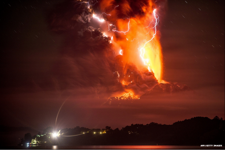 bbcweather's tweet image. Spectacular picture from #Chile where the #Calbuco #volcano has erupted... Simon