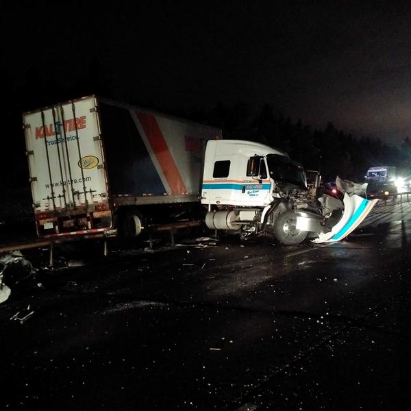 A woman has died in a crash b/w a NB tractor trailer &amp; a SB car on Hwy 400 NB N of Hwy 89.   chaytoday.ca/2015/04/23/hig…