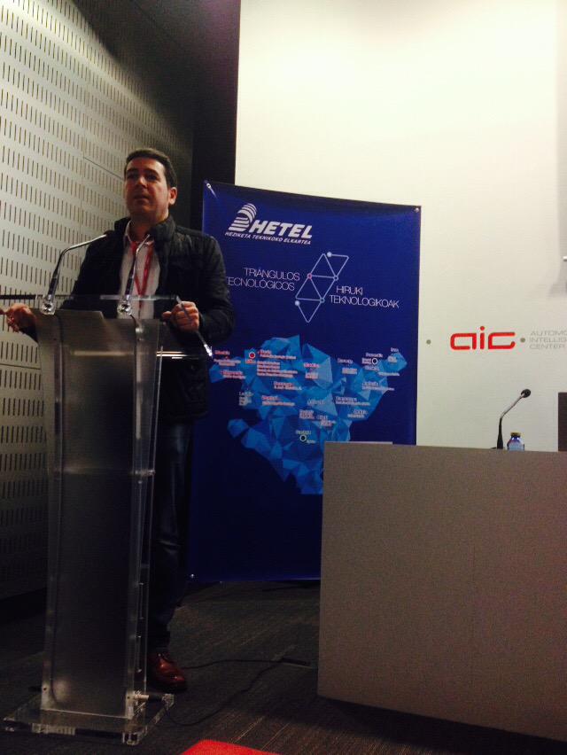 aitorbuendia's tweet photo. "Debemos acabar con las mismas preguntas... y las mismas respuestas" Interesante dinámica #hhtek en @AIC_Academy http://t.co/xGcLkwhfss