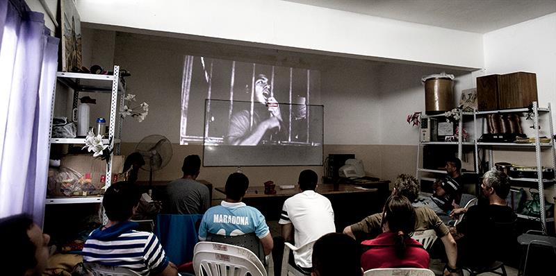 ENCERRADOSlibro's tweet photo. #Encerrados in Argentina: le foto della presentazione del libro nel carcere di Villa Devoto a Buenos Aires http://t.co/9NMV9VBs2v