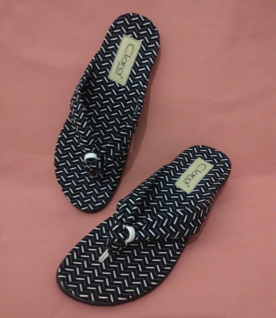 aya_riyaa's tweet image. Kerjaan #iseng #lumayan #sandal