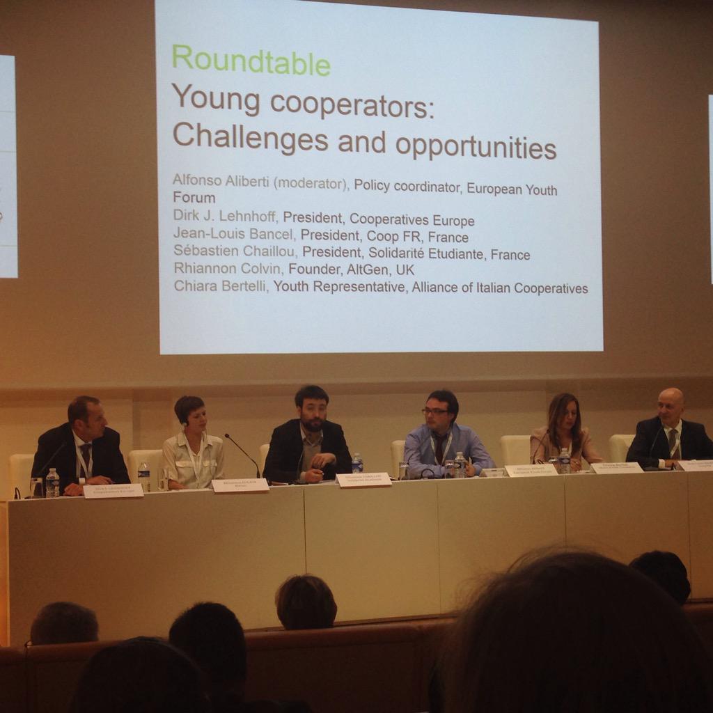 LexcellentP's tweet photo. Et maintenant : place aux jeunes coopérateurs ! Objectif : transformation sociale pour @sebchaillou #coopsEU2015 http://t.co/pYf6fr3Hom