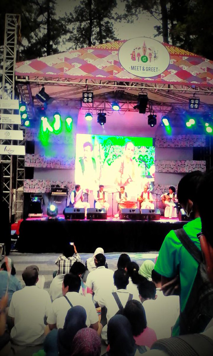 dodyrusli's tweet photo. #meetandgreet #ciwalk #AAC2015 @Your_Bandung @aacarnival2015 Performance for Palestine http://t.co/5pcBxo7ATc