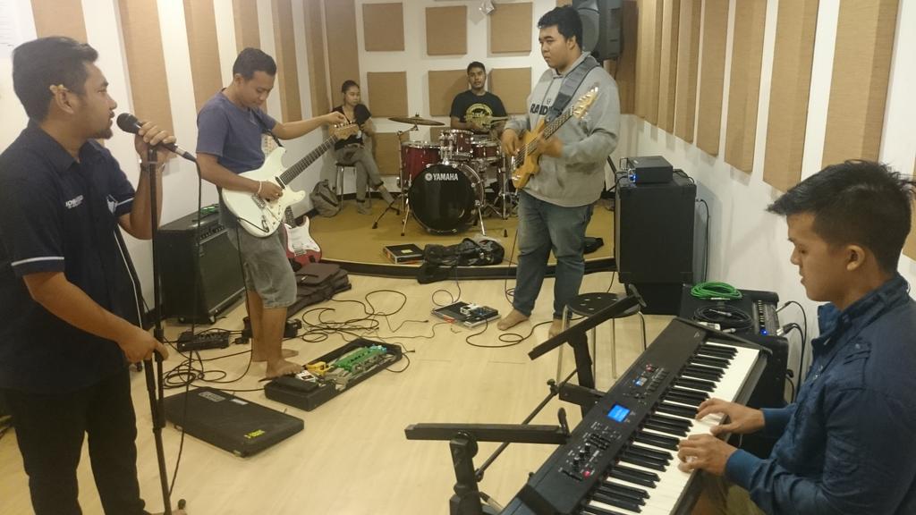 Latihan dulu buat gradasi 5 warmadewa <a href="/adityasantana/">Aditya Santana</a> <a href="/agusedelweiss/">Agus Dwipayana Made</a> <a href="/zuma_dilow/">Zuma</a> <a href="/mariokruytzer/">mariokruytzer</a>