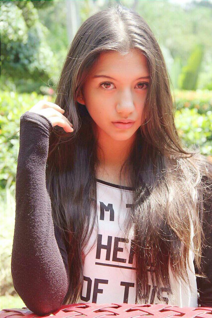 cassandrasleee's tweet photo. Nonton #RainTheSeriesSCTV skrg Ya nnti ada Quiz tercpt jawab dpt Video Call dgn aku - Good luck guysss http://t.co/YUZfDkzFWr
