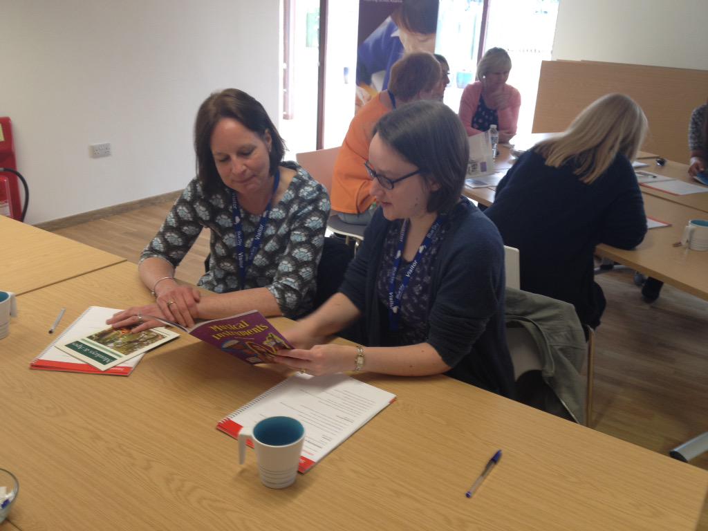AJS21's tweet photo. We're getting stuck into book introductions! #BoostingReading intervention @BlueSkyTSA @SacredHeartCov http://t.co/FwrMn37SrK