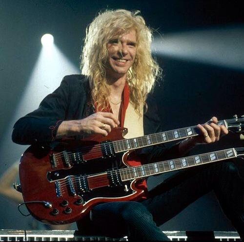 Happy birthday to the legend steve clark we miss u lots we wish u where here R.I.P 