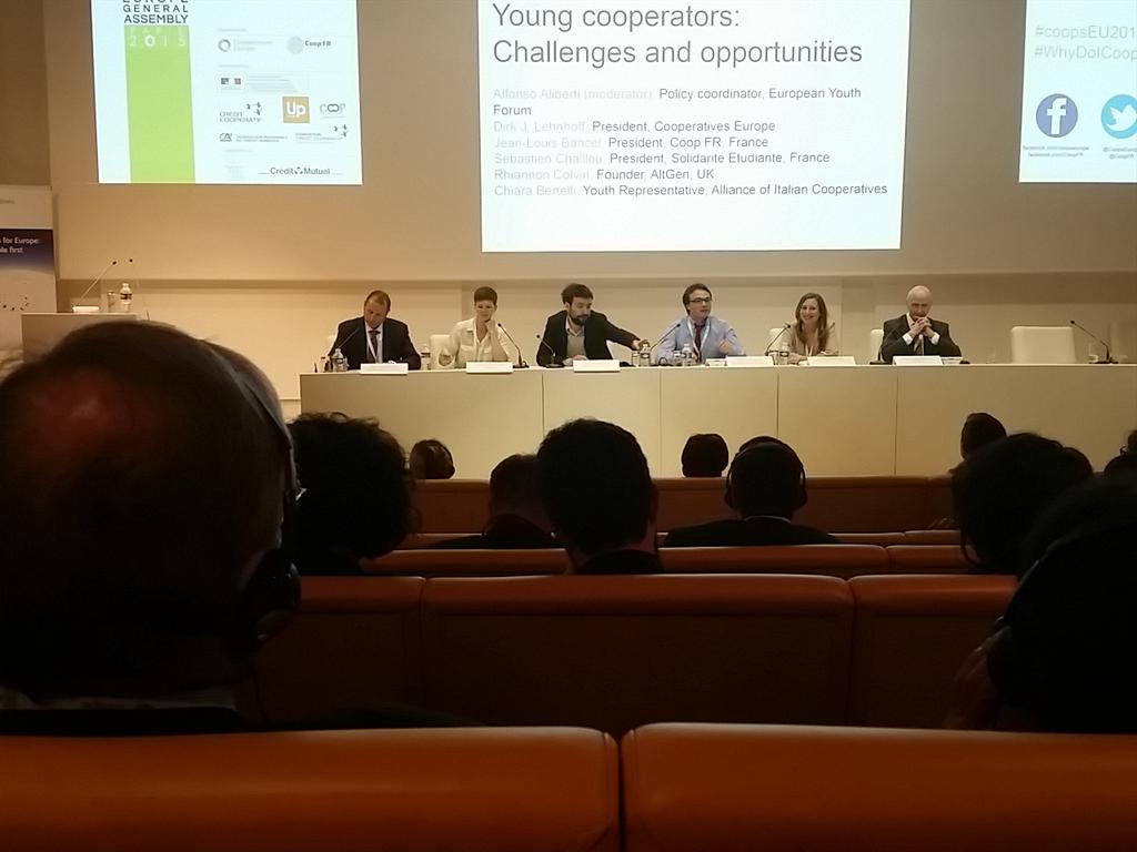 MvAndel's tweet photo. @CoopsEurope Jongeren aan zet voor de toekomst van de coöperatie in Europa #coopsEU2015 http://t.co/ZhIqlzZB4h