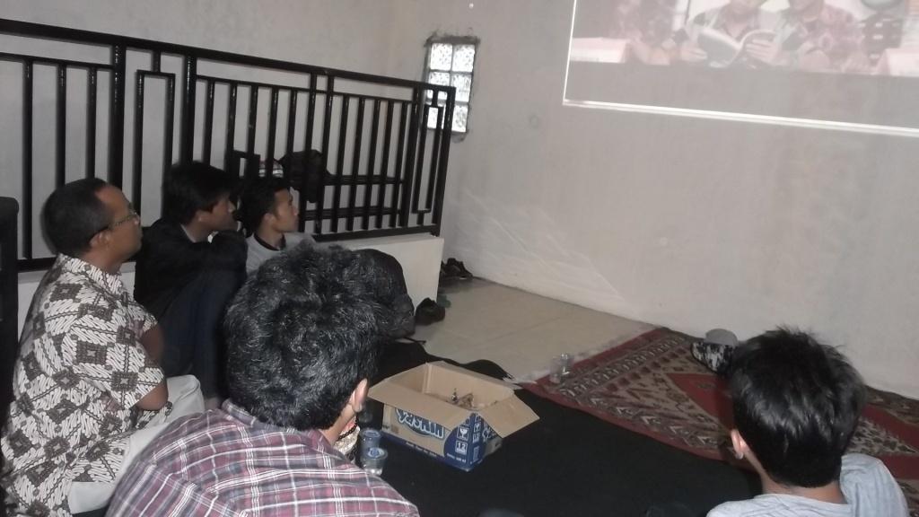CreativalSmi's tweet photo. diskusi film karya karya PASIM , pada melongo nih liat filmnya karen bangeet ! @SukabumiToday @SukabumiRaya http://t.co/Vl7f9LFdGL