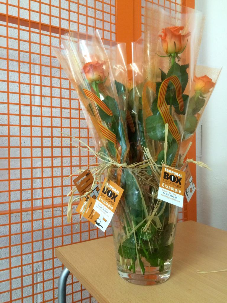 TempBoxEixample's tweet image. Quin preu tenen les roses de @TempBoxEixample?No en tenen! Les regalem. Perquè vosaltres sí que no teniu preu!