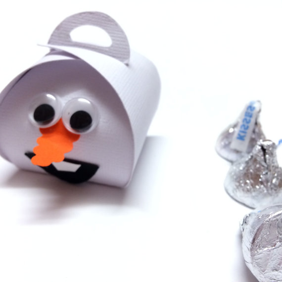 hafsa_creates's tweet photo. ő❝ #frosty #snowman favour boxes. party candy box http://t.co/6EkdKUHgFM http://t.co/Ksc0FC77Mh