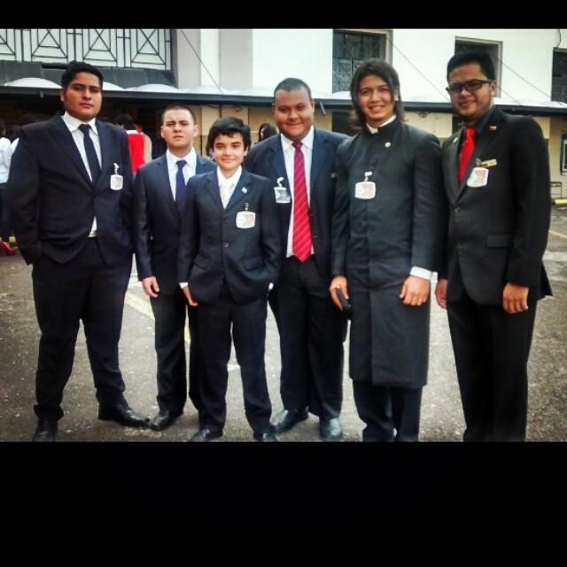 DelegAndesMUN's tweet photo. Hoy comienza el trabajo de nuestra Delegación AndesMUN en @UcatMun 2015. ¡Éxito muchachos! http://t.co/QNJgekwgHg