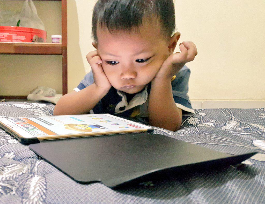 maulidiafitri88's tweet photo. @parentingINA asyiiiik memperhatikan gadget dengan icon minionnya π#PITwitpic http://t.co/3COfZWCbIZ