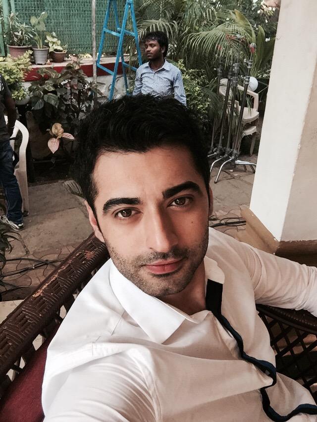 har1603's tweet photo. On set for 'siddhi' http://t.co/MY5hYsEoaR