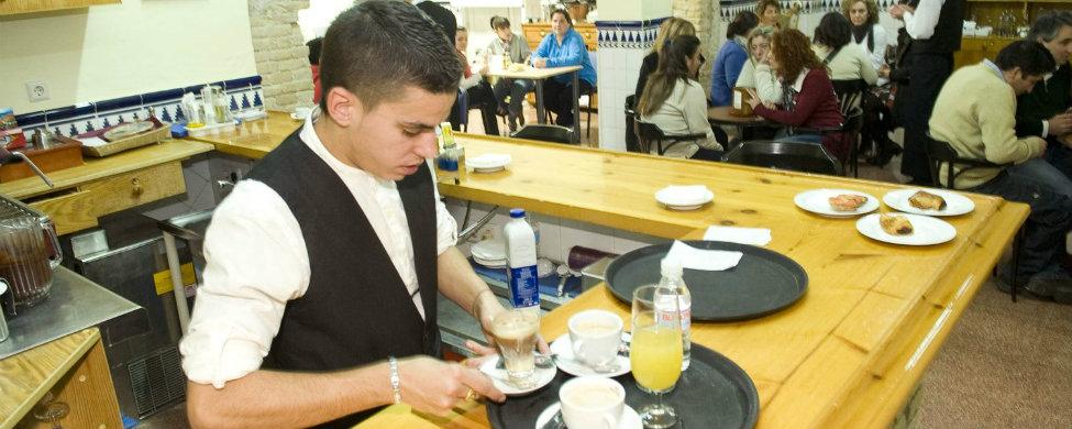 Cerodosbe's tweet photo. El sector servicios saca del paro a 165.000 españoles en un año http://t.co/eZyUqtKSTW http://t.co/Vtn1794r2e