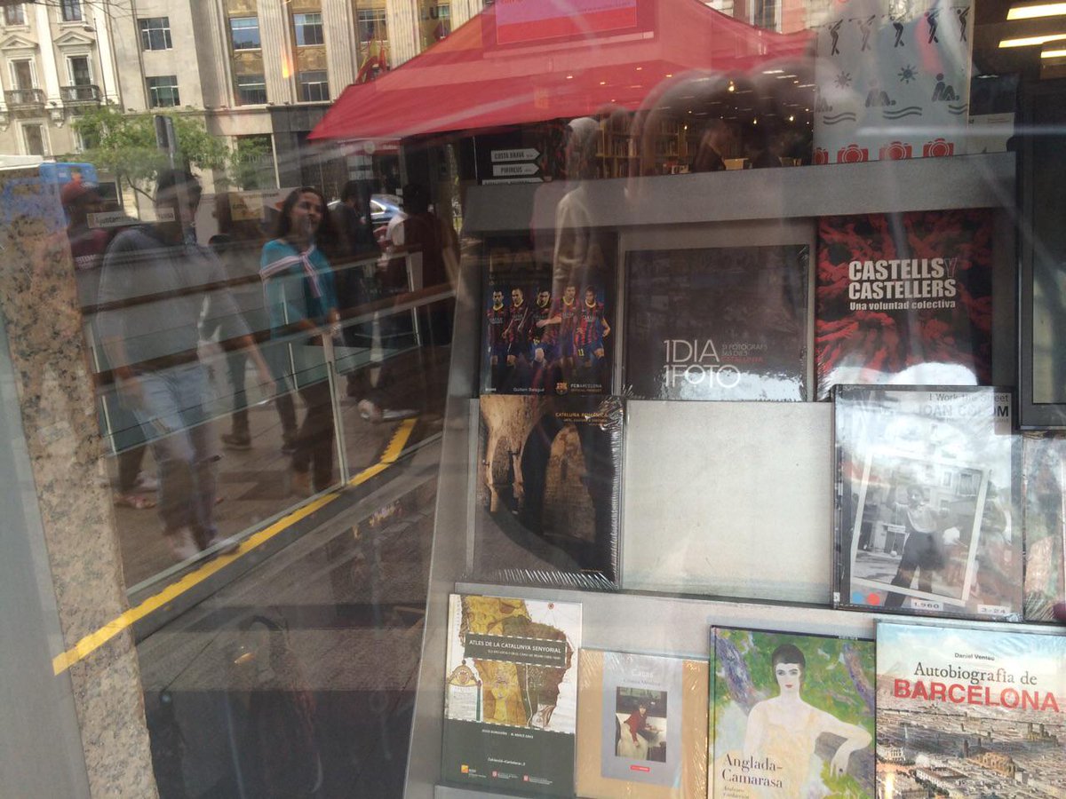 També podeu trobar el llibre #1Dia1Foto a Madrid! A la llibreria Blanquerna. #SantJordi15