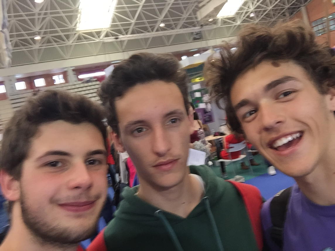 borja_ig15's tweet photo. #evltselfie en la uma de visita @Valenlauchao1 @pablitoomolina http://t.co/2AhMf3a672