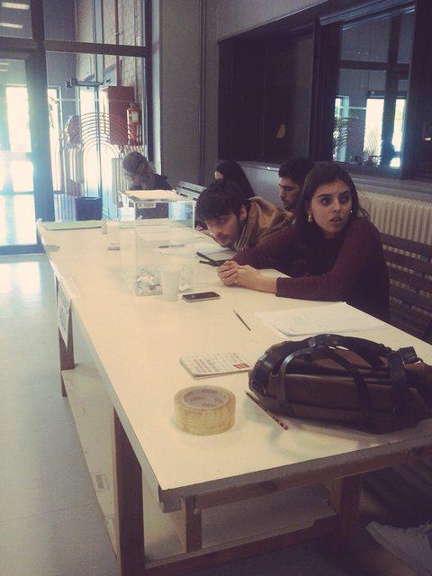Estaremos hasta las 18:00h en el hall donde estaba el stand de De-mente. Animaros a votar! #VotaDemente #fcsc