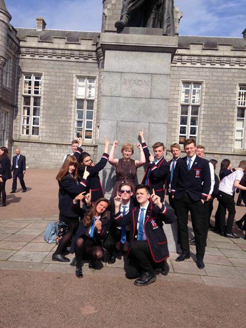 bblbyron's tweet photo. The team with the statue after a great year! Fantastic participation and effort all round. And the cup to top it off! http://t.co/g7XAj5l5pq